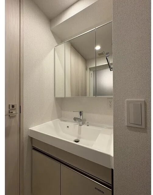 Due Oku - Interior - ["Flooring", "Plumbing fixture", "Interior design"]