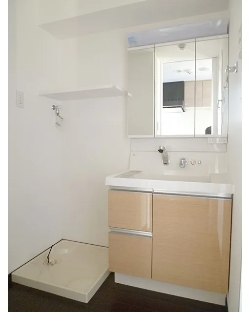 DORF21 SUMIKA - Interior - ["Bathroom Sink", "Plumbing fixture", "Sink"]