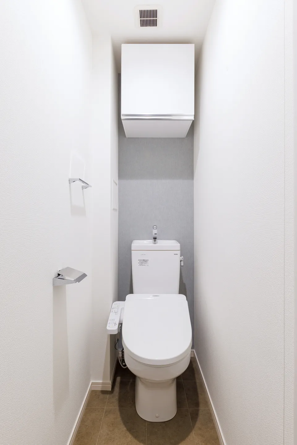 Hmlet Kamata - Interior - ["Toilet seat", "Toilet", "Plumbing fixture"]