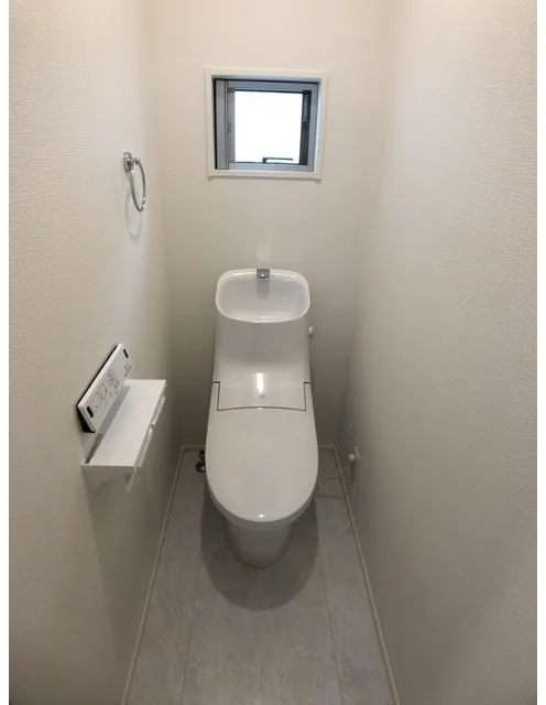 Kolet Sangenjaya #03 - Interior - ["Toilet seat", "Toilet", "Plumbing fixture"]