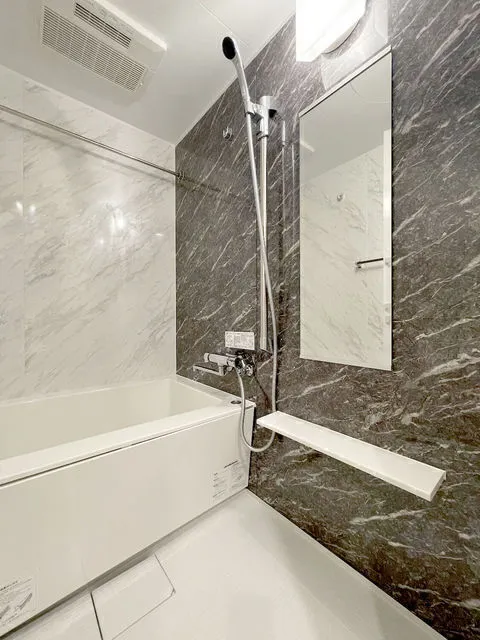 Lefon Progres Monzen Nakamachi Marks - Interior - ["Plumbing fixture", "Shower head", "Tap"]