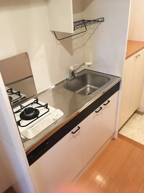 Belaire Meguro - Interior - ["Cabinetry", "Tap", "Countertop"]