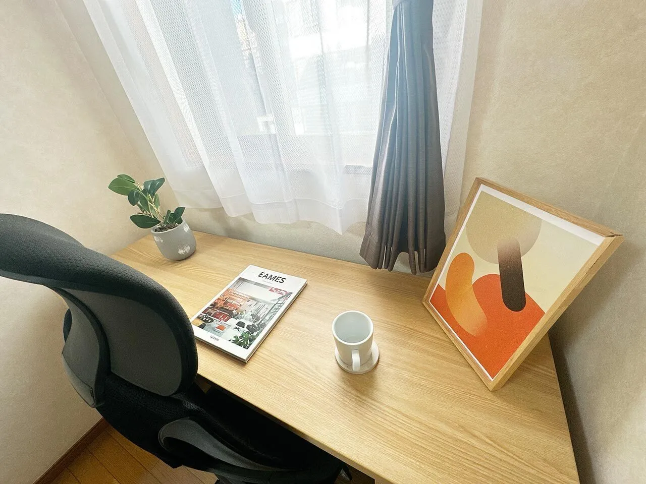 Mynavi STAY Miraie Chiyoda Sanbancho - Interior - ["Furniture", "Desk", "Table"]