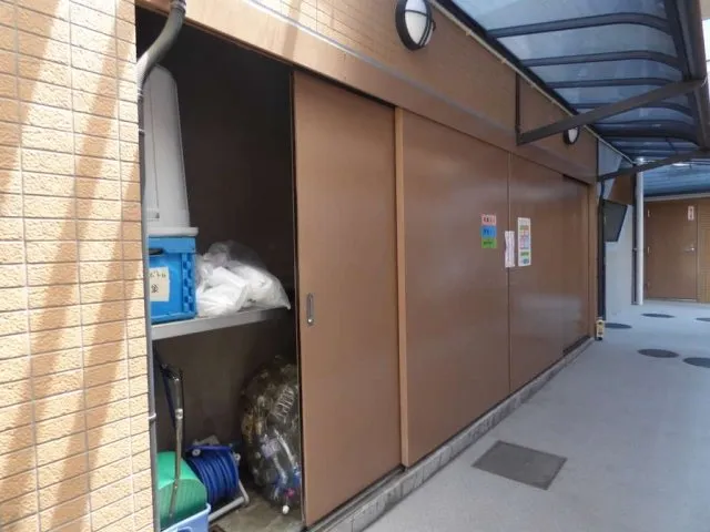 Towa Roppongi Homes - Other - ["Wood stain", "Tile", "Aluminium"]