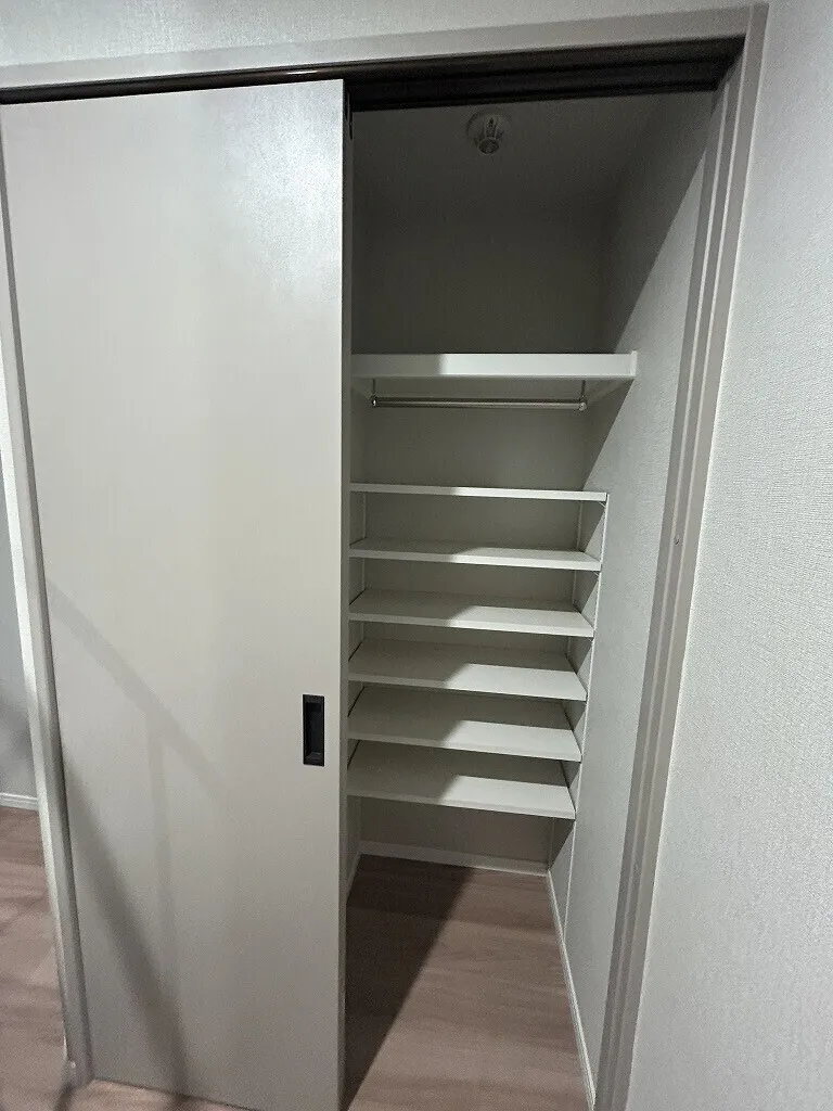 Polast Ebisu - Interior - ["Shelving", "Shelf", "Closet"]