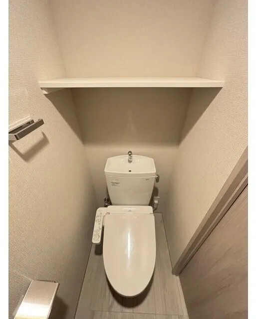 Brillia Ist Shin-Okachimachi - Interior - ["Toilet seat", "Toilet", "Flooring"]