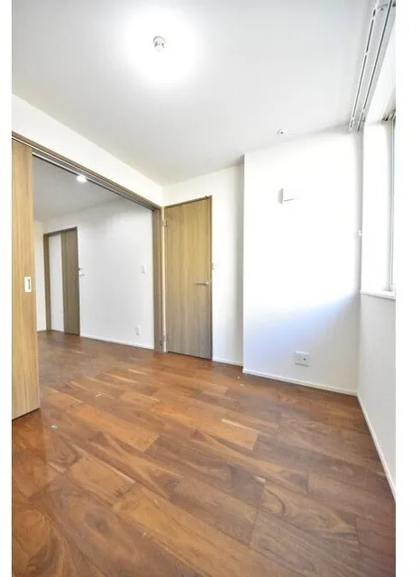 Covent Garden - Interior - ["Floor", "Flooring", "Wood flooring"]