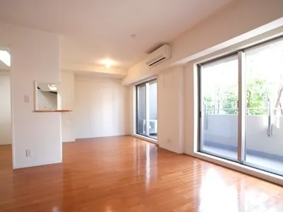 Premier Knotty Yutenji - Interior - ["Wood flooring", "Property", "Room"]