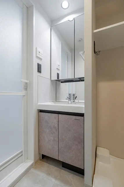 Prince Asylee Court - Interior - ["Flooring", "Floor", "Plumbing fixture"]
