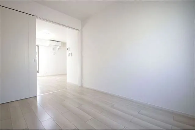 Me - Interior - ["Building", "Rectangle", "Wood"]