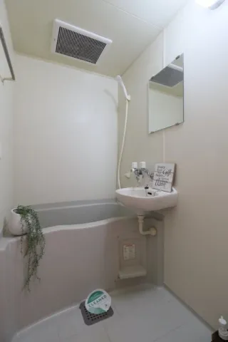 Cynthia Higashi Koenji - Interior - ["Plumbing fixture", "Flooring", "Floor"]