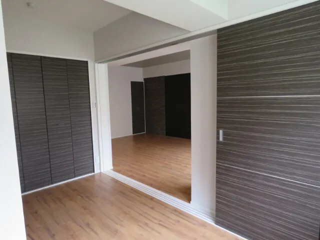 Castalia Meguro - Interior - ["Building", "Fixture", "Shade"]