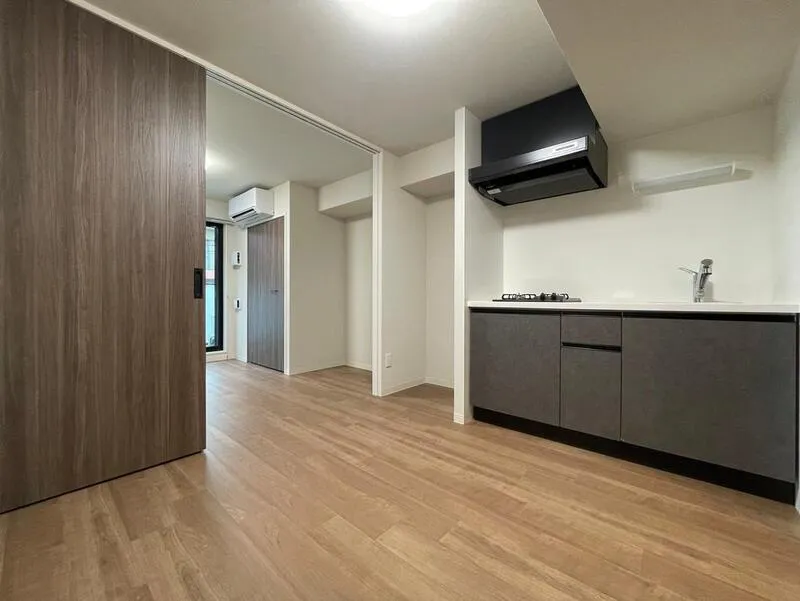 LUMIEC un Toyocho - Interior - ["Flooring", "Floor", "Interior design"]