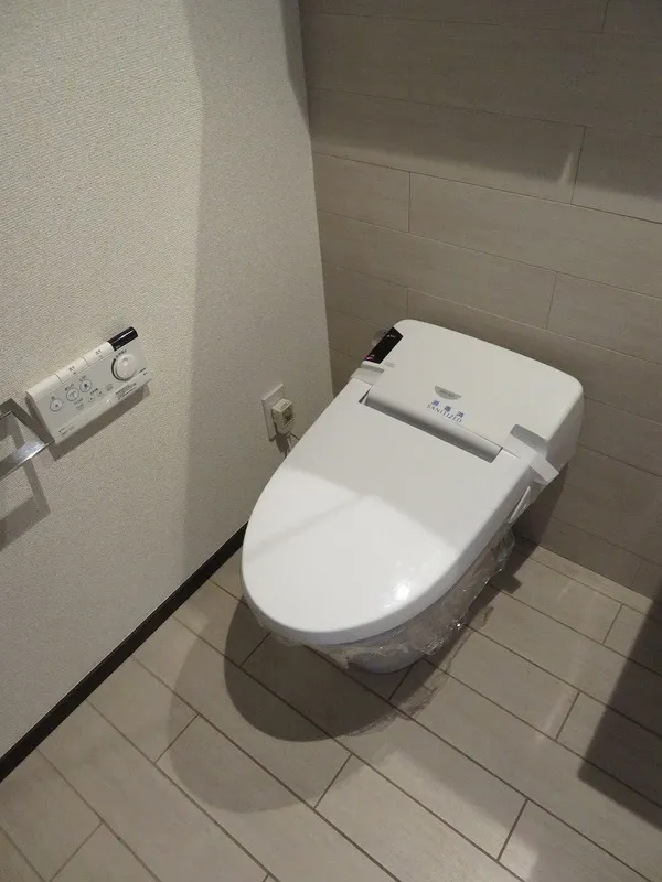 Pratique Kiyosumi Shirakawa - Interior - ["Toilet seat", "Toilet", "Plumbing fixture"]