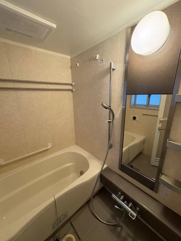 Central Crib Roppongi III - Interior - ["Flooring", "Floor", "Plumbing fixture"]