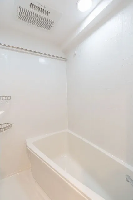Comforia Oji - Interior - ["Bathtub", "Building", "Plumbing fixture"]