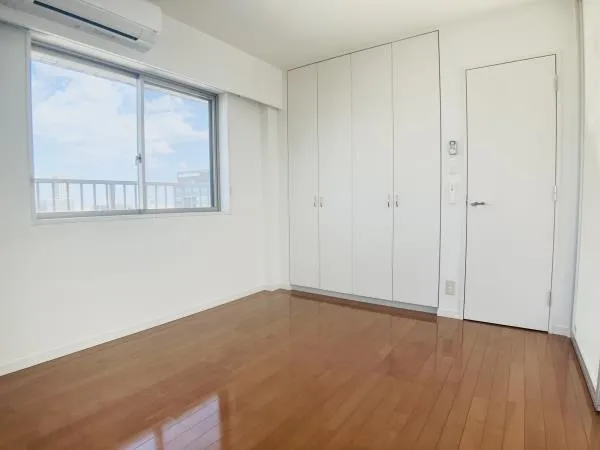 Stage Grande Hongo - Interior - ["Window", "Fixture", "Wood"]