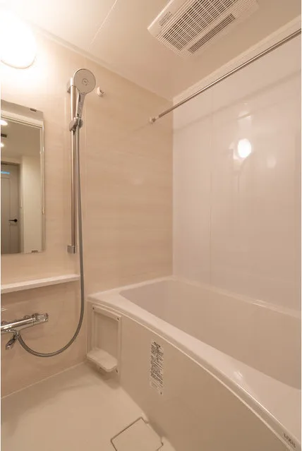 Comforia Meguro Chojamaru - Interior - ["Plumbing fixture", "Shower head", "Window"]