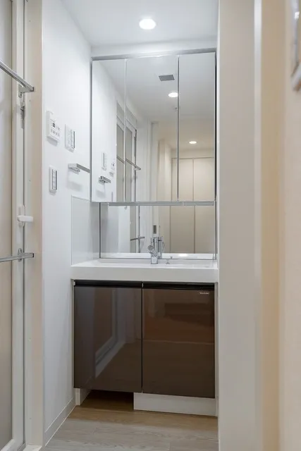 Asyl Court Shoto - Interior - ["Flooring", "Interior design", "Plumbing fixture"]