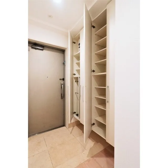HF Shirokane Takanawa Residence - Interior - ["Building", "Door", "Fixture"]