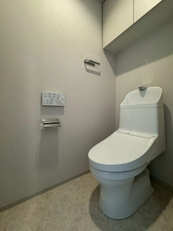 Lumiec Kinshicho - Interior - ["Toilet seat", "Toilet", "Flooring"]