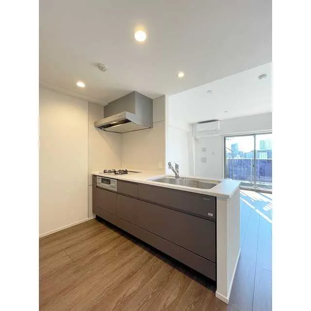 Zinnia Asakusa - Interior - ["Tap", "Building", "Cabinetry"]
