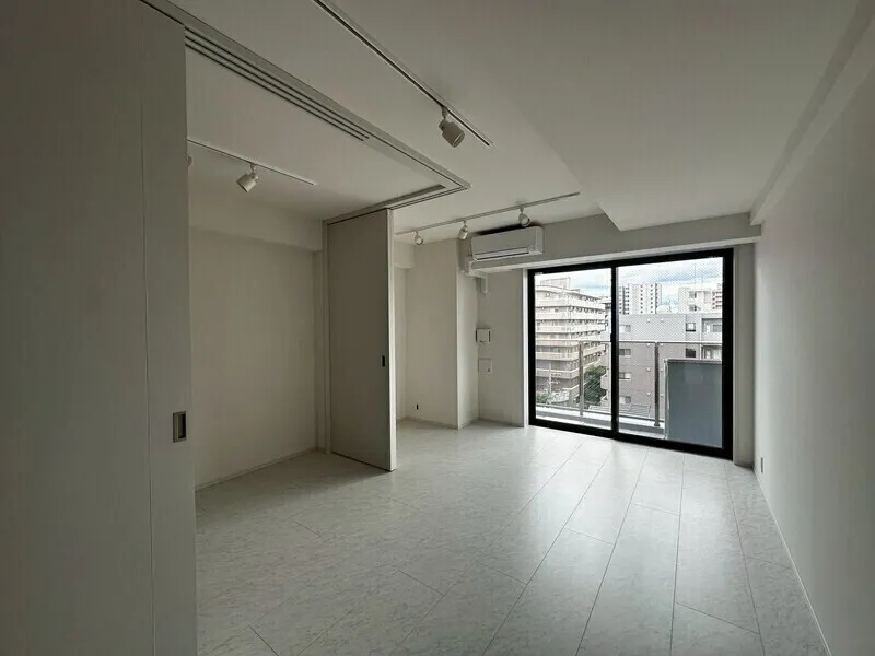 Lumique Omori - Interior - ["Floor", "Flooring", "Ceiling"]