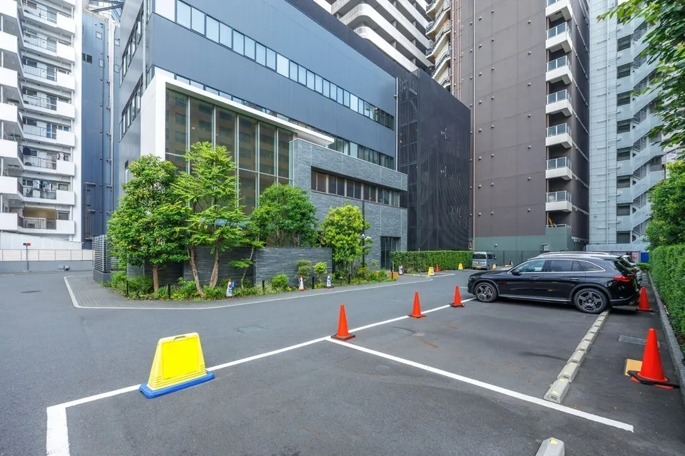 Hmlet Shinjuku Tower - Exterior - []