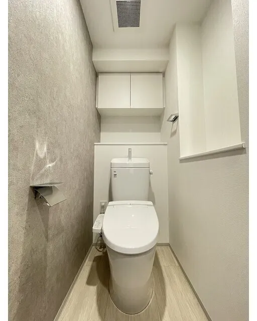 Stylio Kamata West - Interior - ["Toilet seat", "Toilet", "Plumbing fixture"]