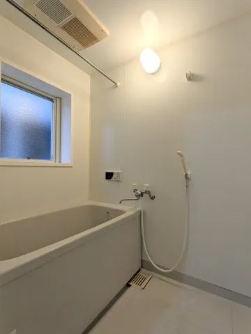 Seraphim - Interior - ["Wall", "Flooring", "Plumbing fixture"]