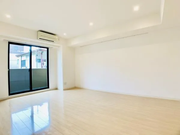Brillia Ist Kitazawa - Interior - ["Building", "Window", "Hall"]