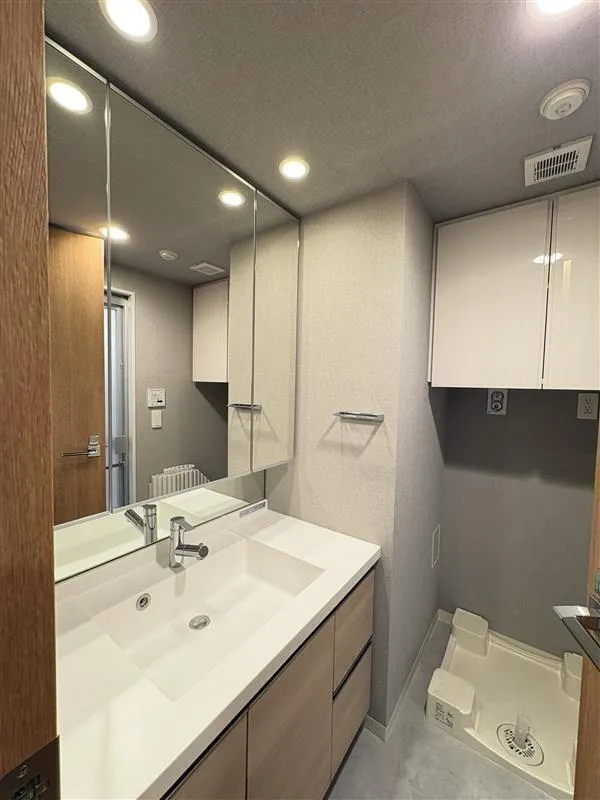 Prince Blanciesta - Interior - ["Bathroom Sink", "Plumbing fixture", "Flooring"]