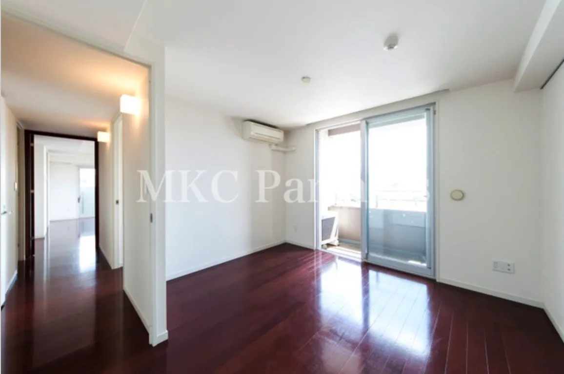 HF Shirokane Takanawa Residence - Interior - ["Building", "Fixture", "Window"]