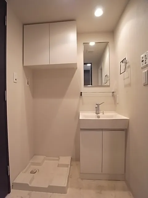 Ecology Toritsu University Residence - Interior - ["Flooring", "Floor", "Plumbing fixture"]