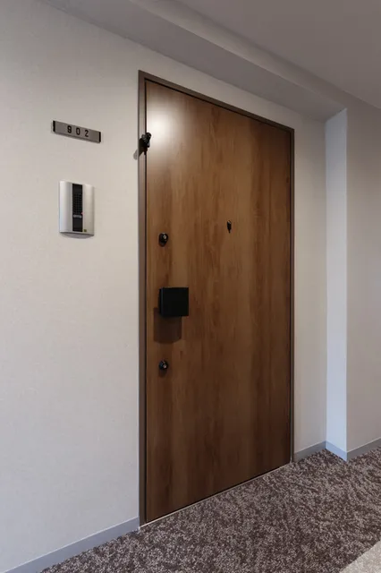 El Sereno Yokohama - Interior - ["Wood", "Lock and key", "Door"]