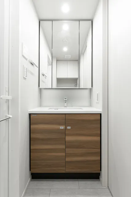 Ampersand Kita-Shinjuku - Interior - ["Mirror", "Cabinetry", "Bathroom cabinet"]
