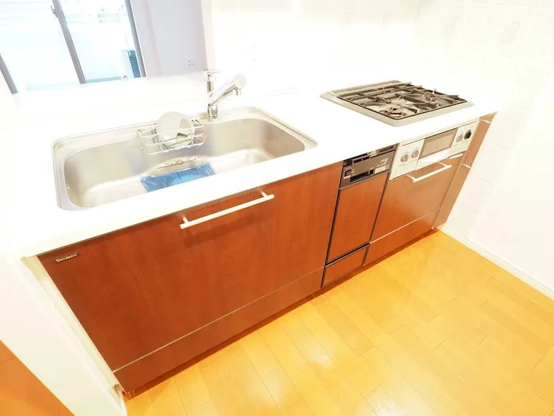 Residia Bunkyo Sengoku 2 - Interior - ["Tap", "Kitchen sink", "Cabinetry"]