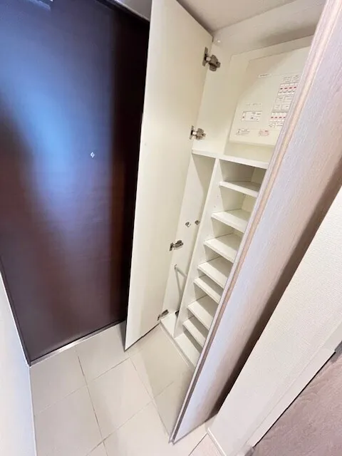 Cross Residence Iidabashi - Interior - ["Fixture", "Building", "Automotive design"]