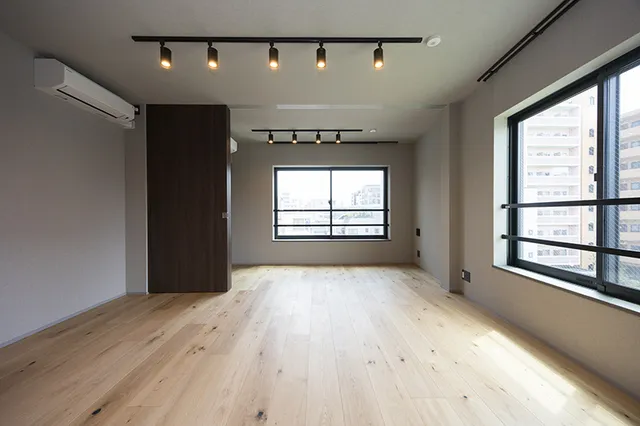 Arrows Myogadani - Interior - ["Flooring", "Wood", "Ceiling"]
