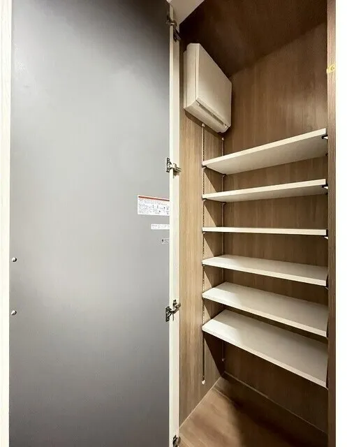 Comfortia Liv Bunkyo Sendagi - Interior - ["Wood", "Shelving", "Shelf"]