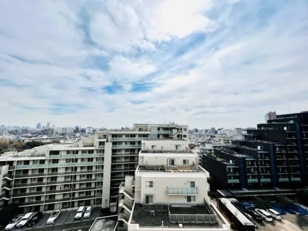 Brillia Ist Sangenjaya Blossom Terrace - Interior - ["Daytime", "Building", "Urban area"]