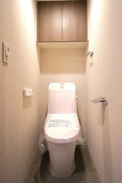 Brillia Ist Ueno Inaricho - Interior - ["Toilet seat", "Toilet", "Purple"]