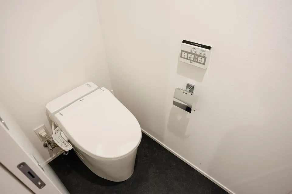 Hmlet Shinjuku Gyoenmae II - Interior - ["Toilet seat", "Toilet", "Plumbing fixture"]