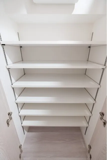 Comforia Takenotsuka East - Interior - ["Wood", "Shelving", "Flooring"]