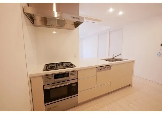 Comforia Shinjuku East Side Tower - Interior - ["Major appliance", "Flooring", "Floor"]