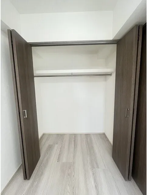 Comfortia Liv Itabashi Honcho - Interior - ["Wood", "Flooring", "Floor"]