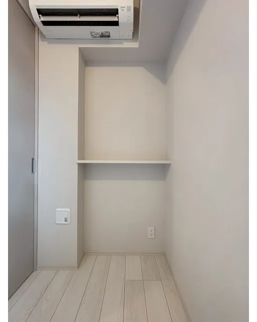 Lefon Progres Akabane Marks - Interior - ["Wood", "Flooring", "Ceiling"]