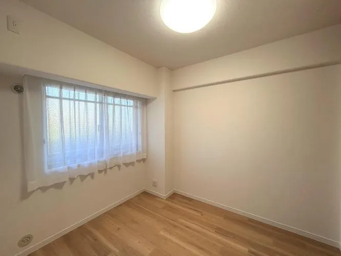 Sophia Sakado Raffine Room 103