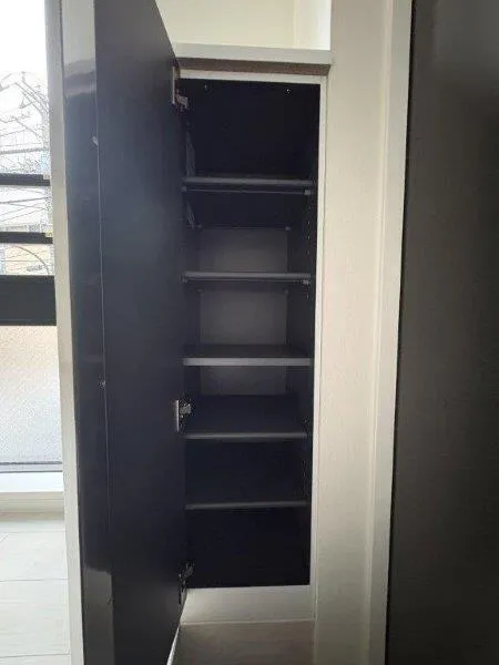 LiveFlat Ichigaya - Interior - ["Grey", "Shelving", "Design"]