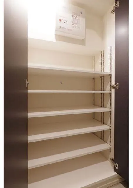 Stylio Kamata II - Interior - ["Wood", "Flooring", "Shelving"]